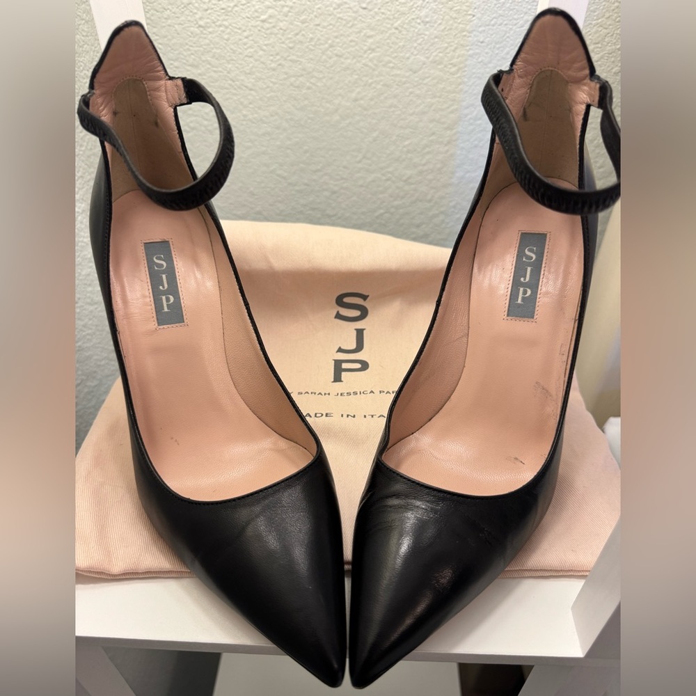 SJP  Sarah Jessica Parker vero cuoio black leather pumps
